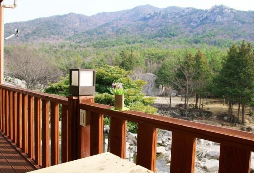 Namhae Geumsan Ianjae Pension