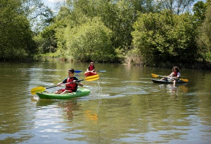 Oak Lodge With Hot Tub, Kingfishers