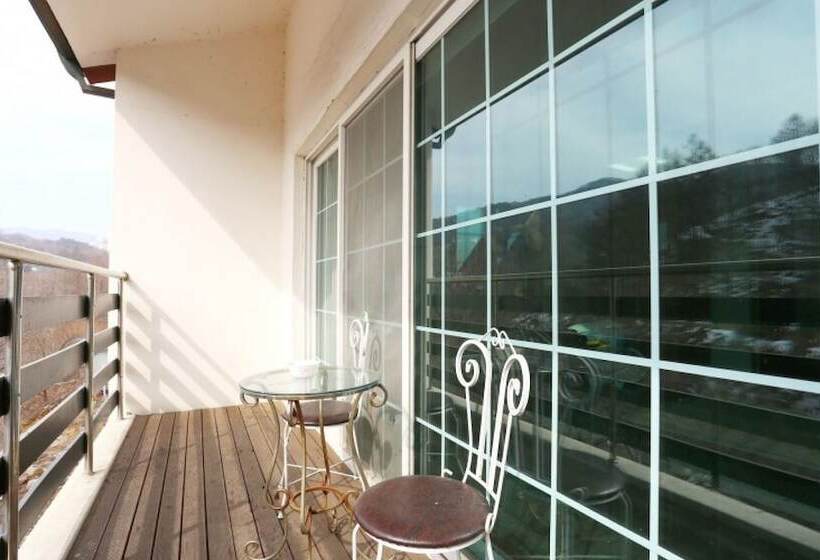 Pyeongchang White Castle Pension