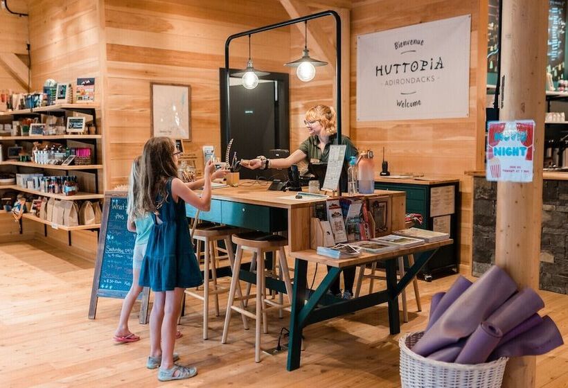 Курорт Huttopia Adirondacks