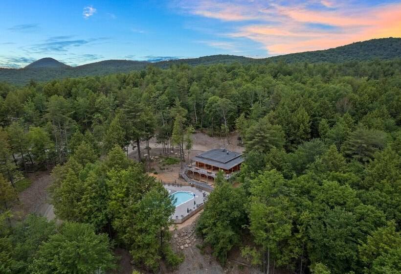 Курорт Huttopia Adirondacks