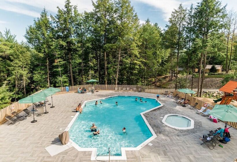 Курорт Huttopia Adirondacks