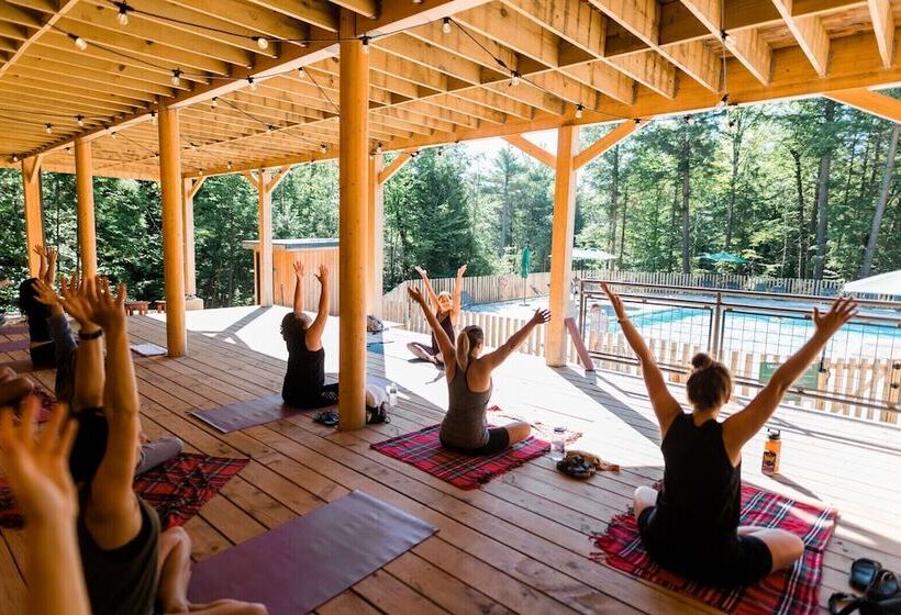 Курорт Huttopia Adirondacks