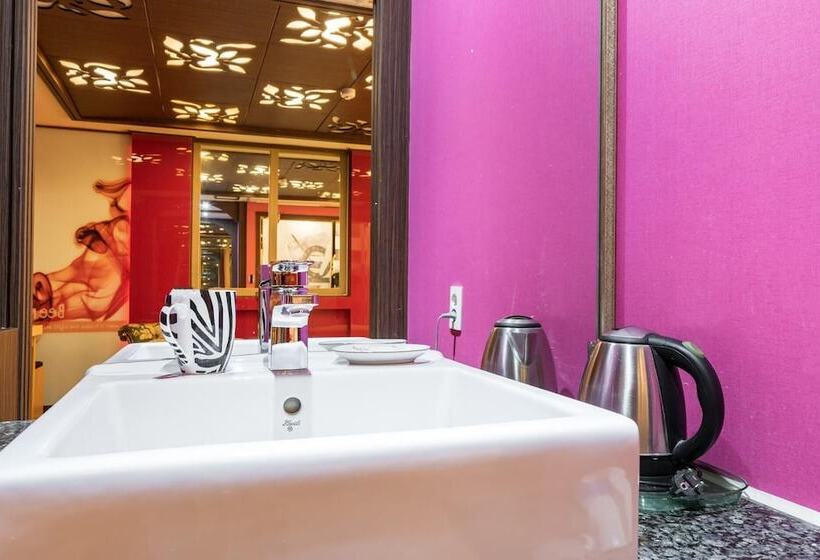 Sacheon Bee Self Checkin Motel