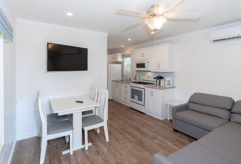 Sun Retreats Silver Lake