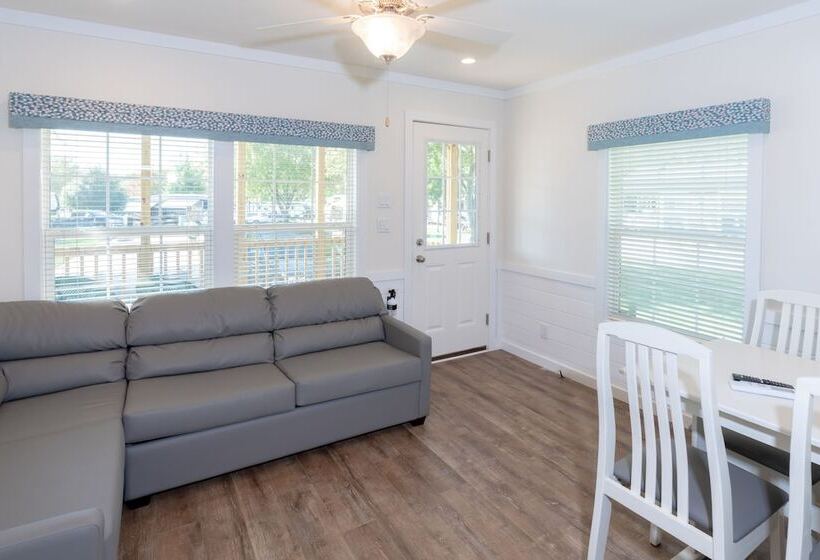 Sun Retreats Silver Lake