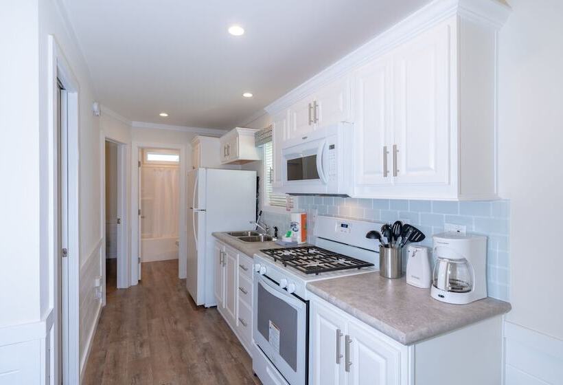 Sun Retreats Silver Lake