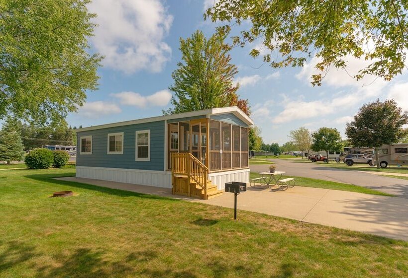 Sun Retreats Silver Lake