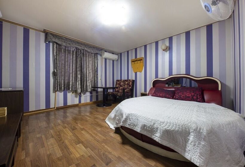 Taean Shinjindo Beach Condo Motel