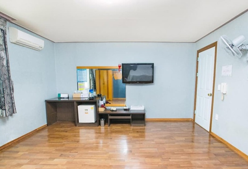 Taean Shinjindo Beach Condo Motel