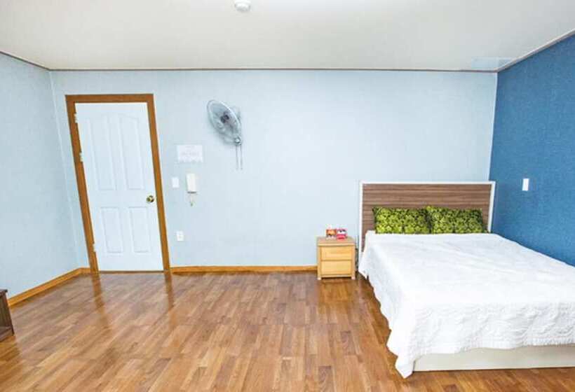 Taean Shinjindo Beach Condo Motel