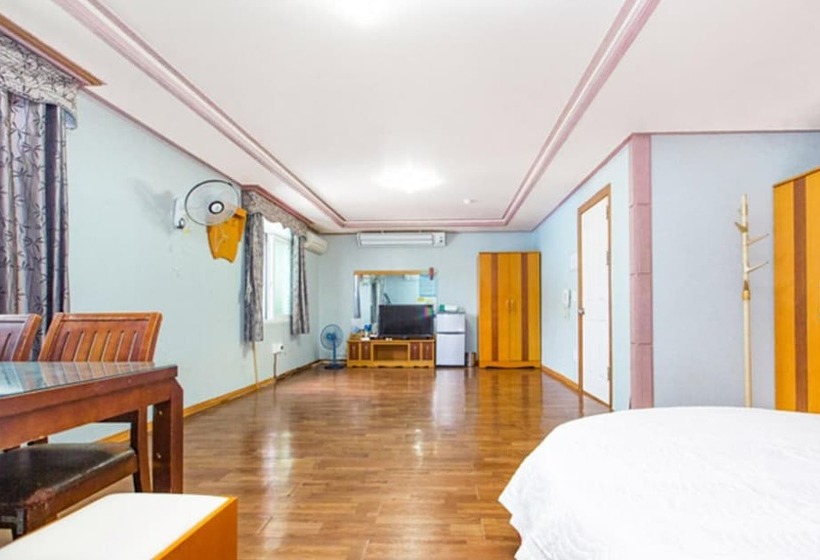 Taean Shinjindo Beach Condo Motel