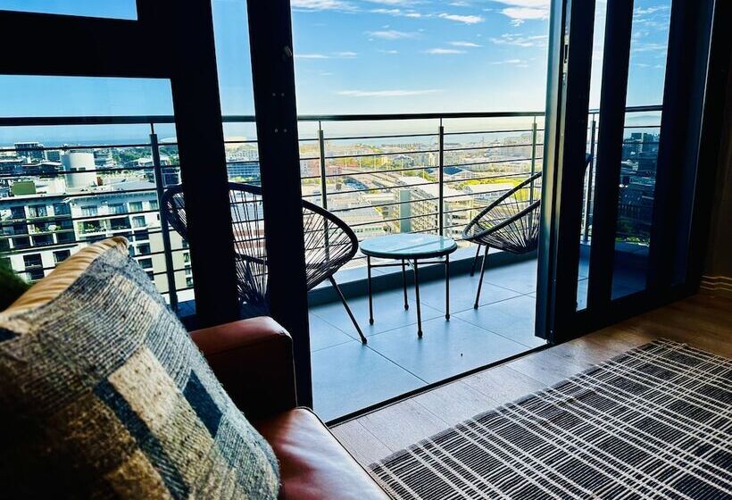 Urban Elephant 16 On Bree