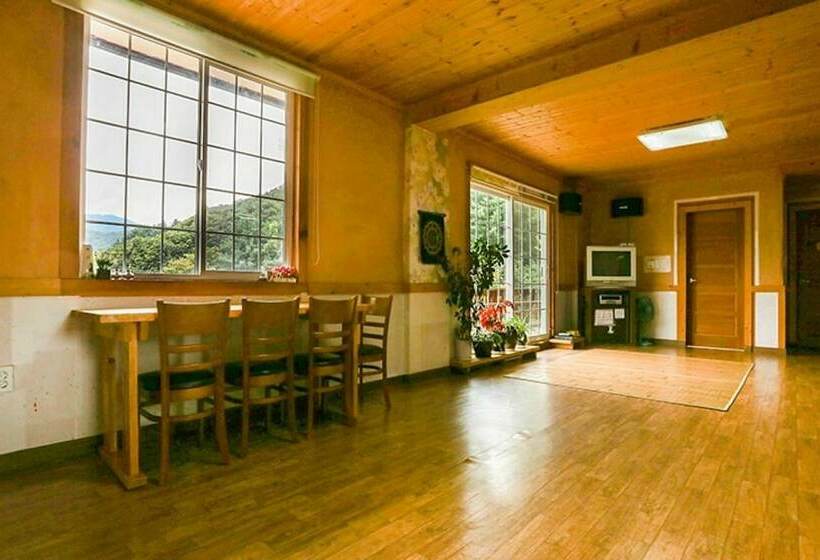 Yangpyeong Solbitgil Pension