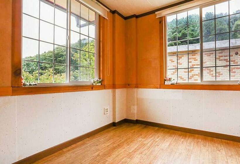 Yangpyeong Solbitgil Pension