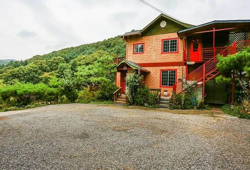 Yangpyeong Solbitgil Pension