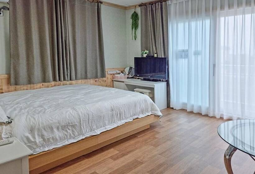 Yangyang Muhak Motel