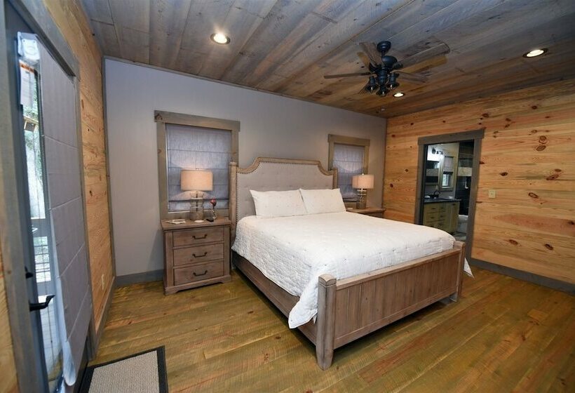 Chic On The Creek  Blue Ridge