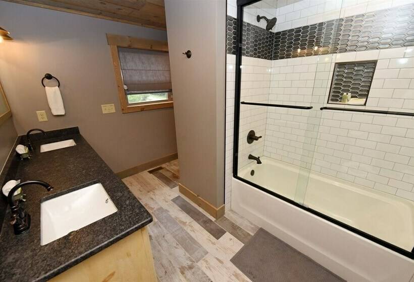 Chic On The Creek  Blue Ridge