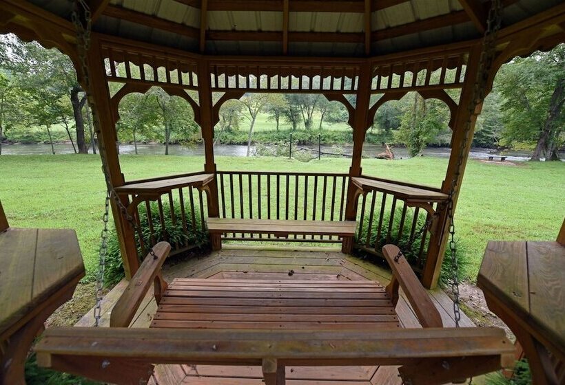 Chic On The Creek  Blue Ridge