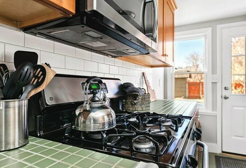 Cottage Chic Home Near Downtown Boise