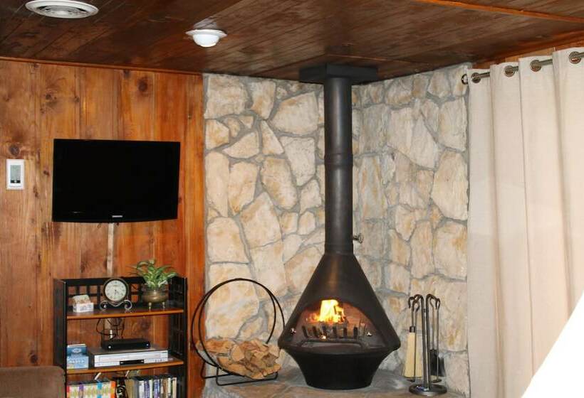 Dog Friendly Cabin Only Steps To The Lake