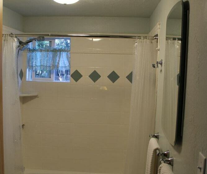 Dog Friendly Cabin Only Steps To The Lake