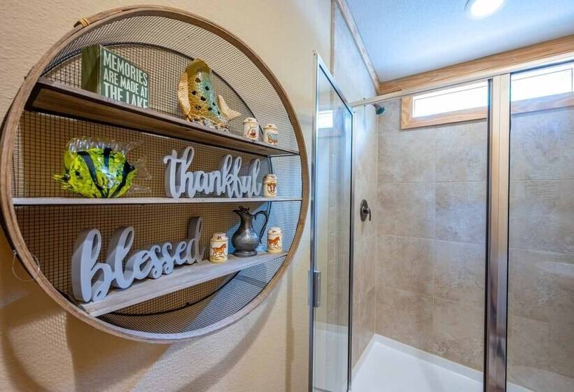 Fish Tales Stunning Cabin Includes Wifi, Hot Tub, And Bbq By Redawning