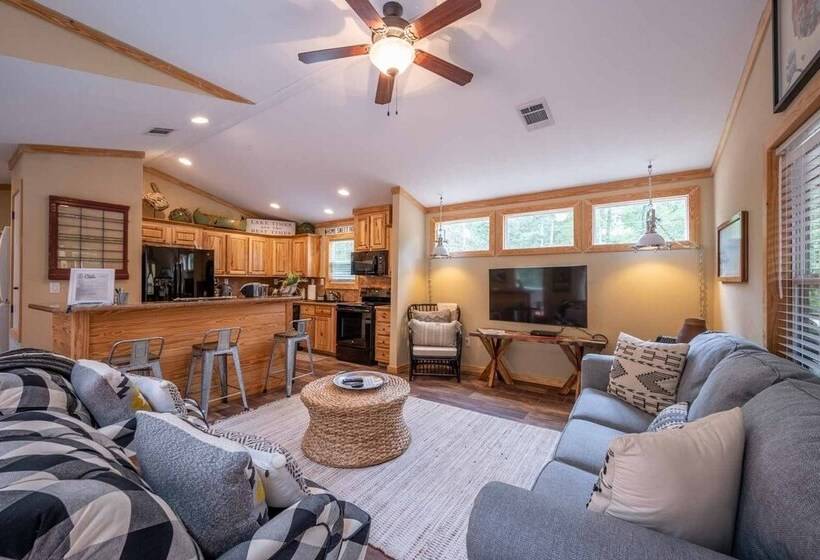 Fish Tales Stunning Cabin Includes Wifi, Hot Tub, And Bbq By Redawning