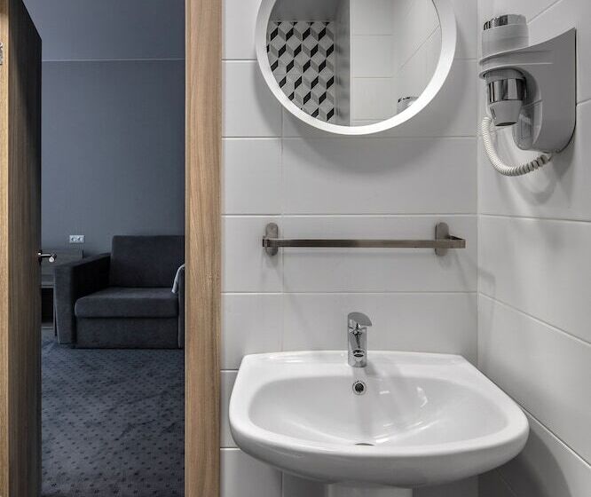 Freezone Inn   Hostel