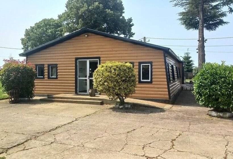 Hébergements Le Camp D Auneau  Le Clos Du Camp