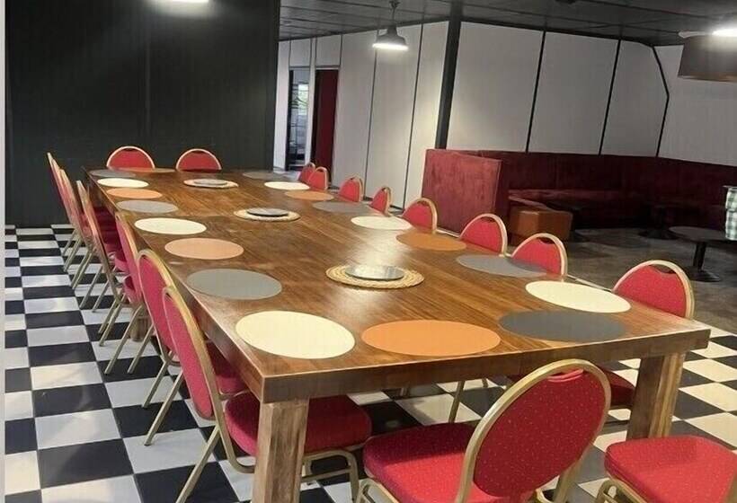 Hébergements Le Camp D Auneau  Le Clos Du Camp