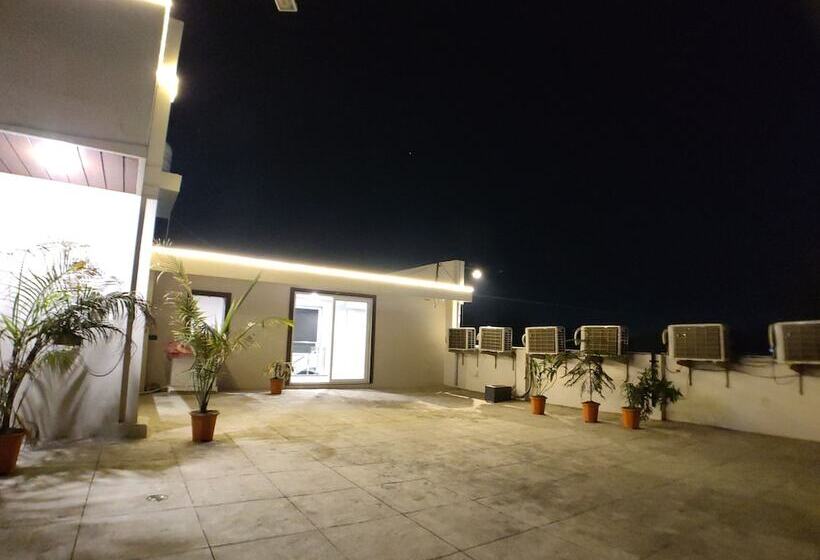 בית מלון כפרי Atul Residency