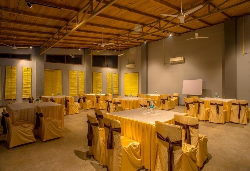 בית מלון כפרי Beyond Stay Vasanava Resort Corbett