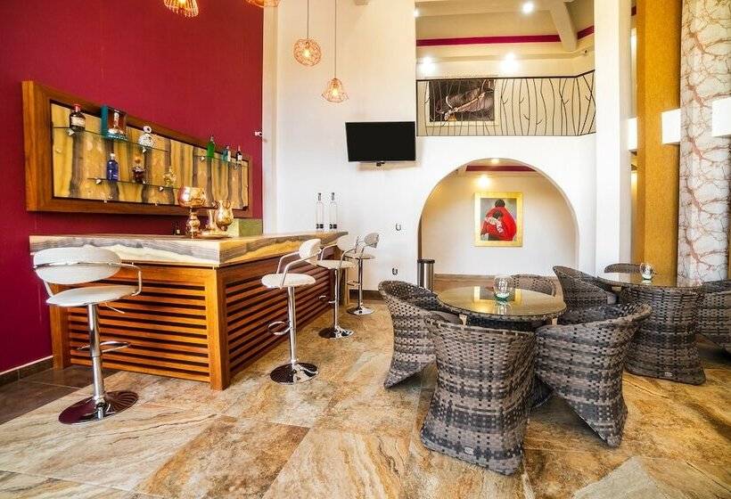 فندق El Roble Resort