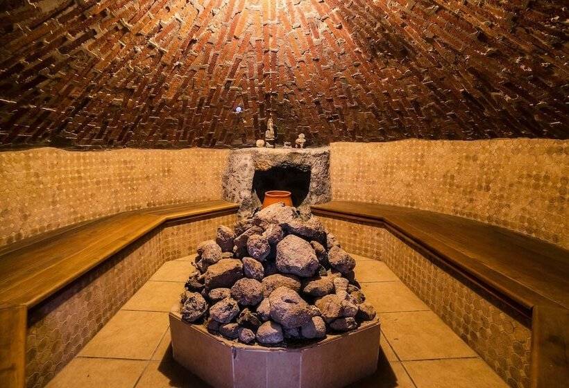 فندق El Roble Resort