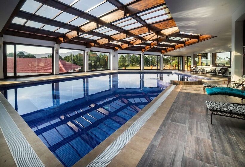 فندق El Roble Resort