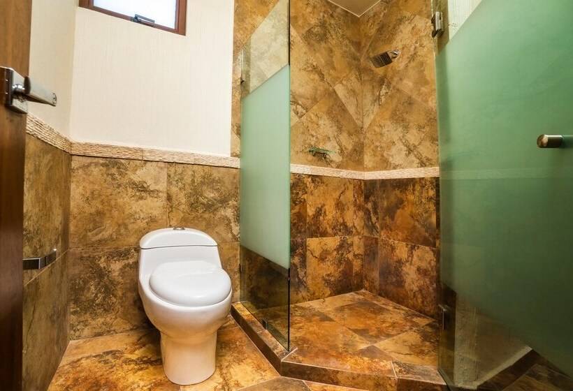 فندق El Roble Resort