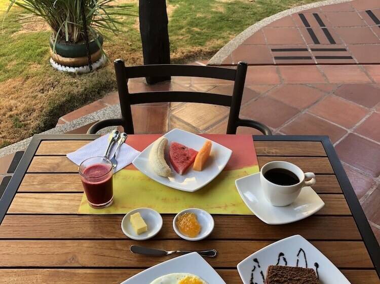 هتل Galapagos Suites