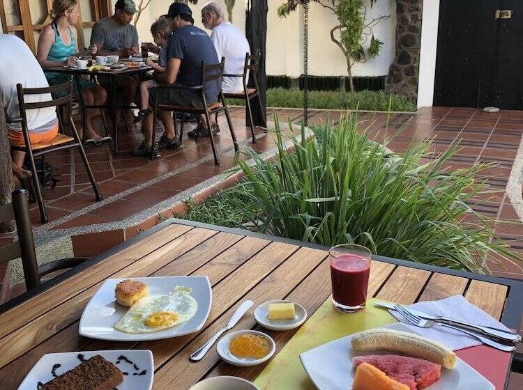 هتل Galapagos Suites