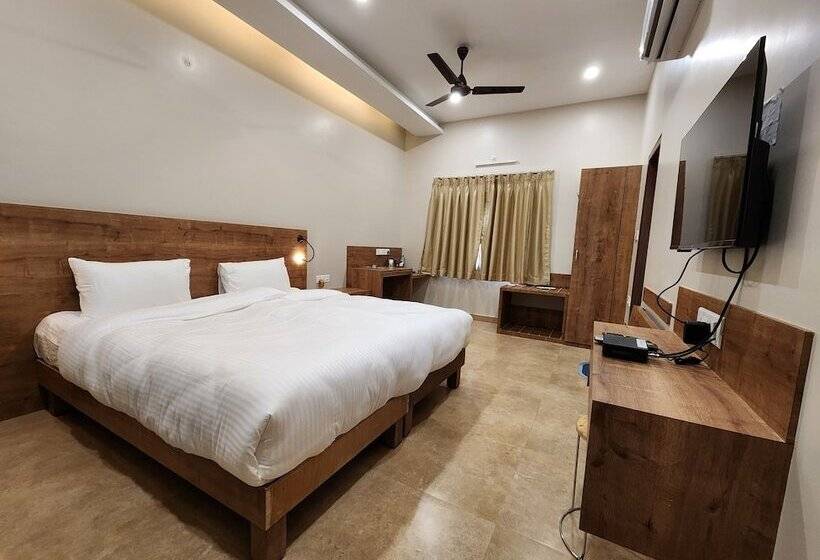 Отель Gulmohar Grand