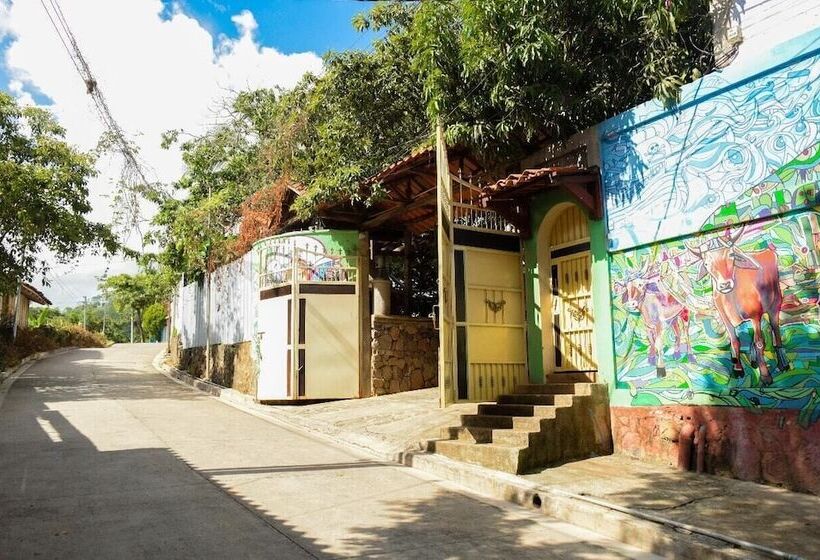 فندق Hostal Doña Consuelo