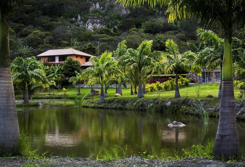 בית מלון כפרי Inti Kamari Wellness Lodge Retreat Center & Farm