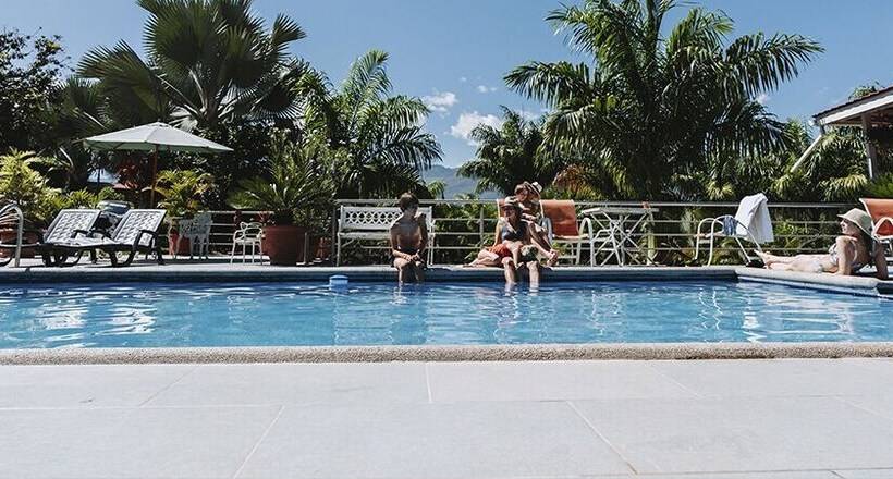 فندق Inti Kamari Wellness Lodge Retreat Center & Farm