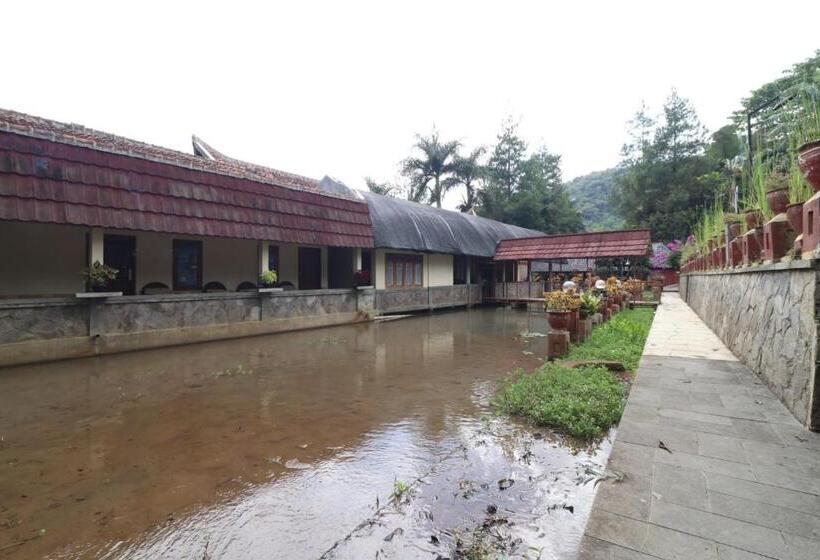 호텔 Kampung Pa Go Resort