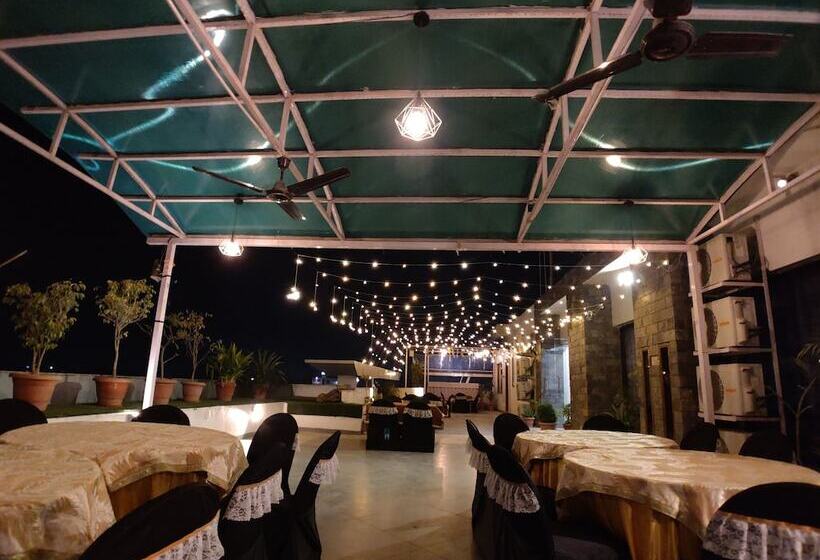 בית מלון כפרי Landmark Residency