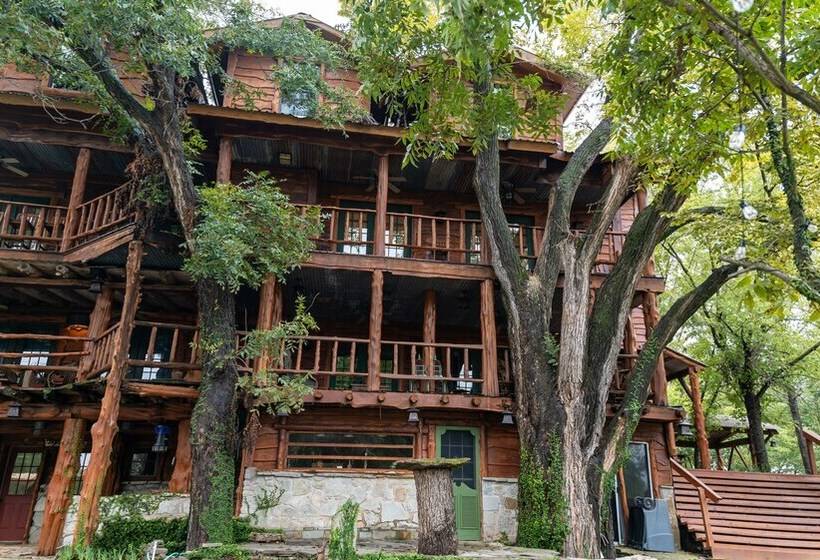 Отель Moon River Ranch