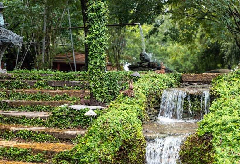 Отель Moon River Ranch