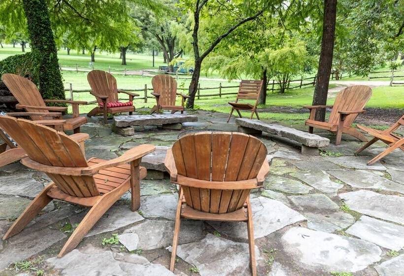 Отель Moon River Ranch