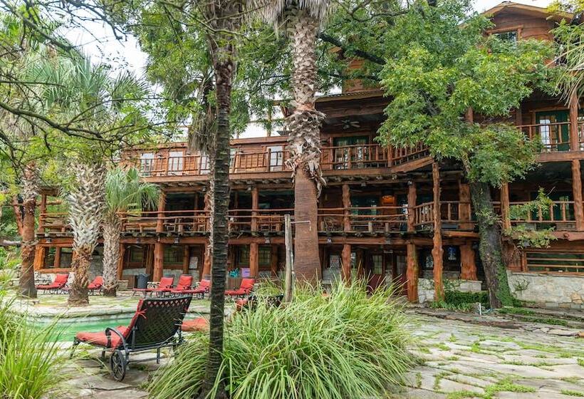 Отель Moon River Ranch